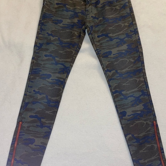 Stylish Camo Skinny Jeans for Women - Picture 2 of 9